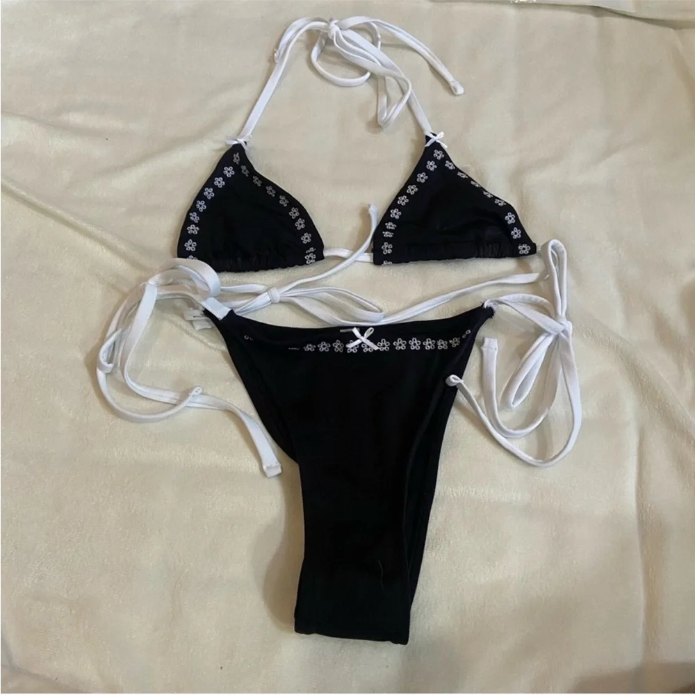 Frankie's Bikinis × PINK itsy cape may Black Floral Bikini